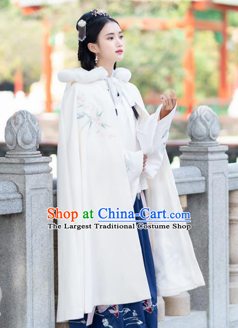 Chinese Ancient Ming Dynasty Princess Costume Embroidered Woolen Cloak for Women