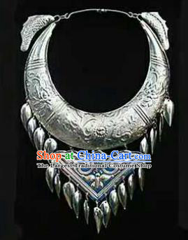 Chinese Traditional Miao Nationality Jewelry Accessories Ethnic Sliver Carving Necklace for Women