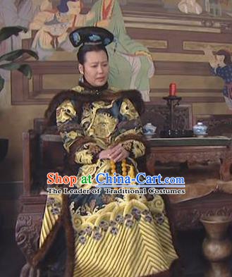 Chinese Ancient Qing Dynasty Empress Dowager Xiao Zhuang Historical Costume Manchu Embroidered Dress for Women