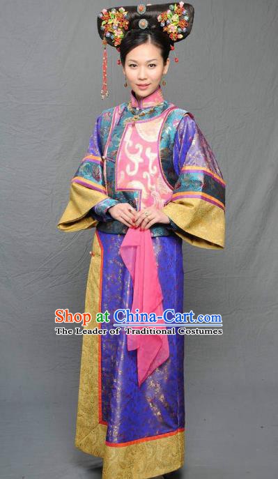 Chinese Qing Dynasty Manchu Princess of Kangxi Historical Costume Ancient Palace Lady Clothing for Women