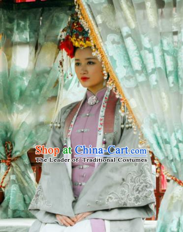 Chinese Ancient Ming Dynasty Courtesan Embroidered Costume for Women