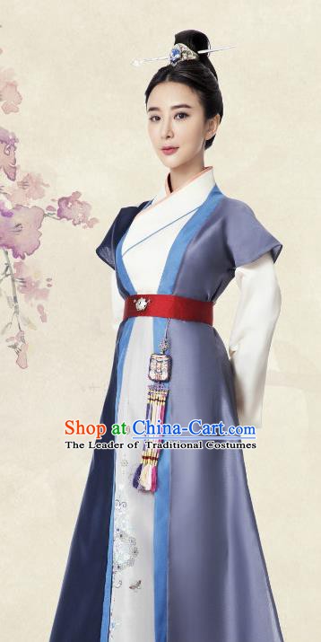 Ancient Chinese Ming Dynasty Embroidered Dress Swordswoman Replica Costume for Women