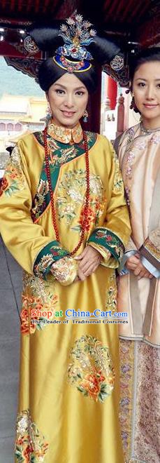 Chinese Ancient Shunzhi Empress Dowager Historical Replica Costume China Qing Dynasty Palace Lady Embroidered Clothing
