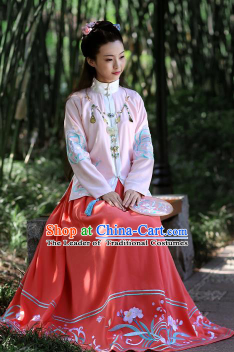 Chinese Ancient Nobility Lady Hanfu Dress Ming Dynasty Princess Embroidered Costumes and Jewelry Accessories for Women