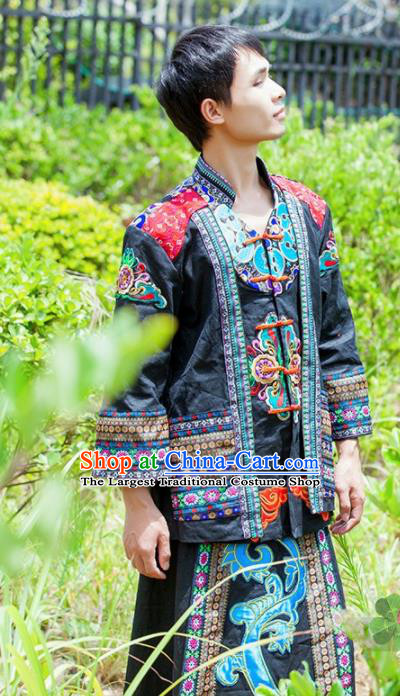 Chinese Traditional Yi Nationality Male Embroidered Costume for Men