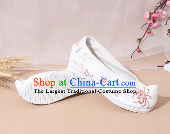 Chinese National Embroidered Chrysanthemum White Shoes Ancient Traditional Princess Shoes Hanfu Shoes for Women