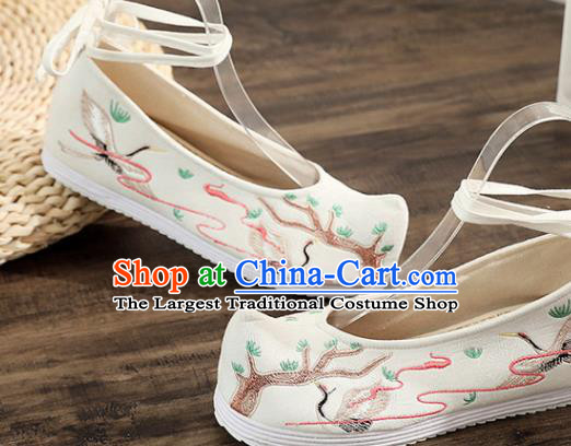 Traditional Chinese Embroidered Crane White Shoes Handmade Cloth Shoes National Cloth Shoes for Women