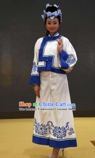 Chinese Kangxi Ceremony Qing Dynasty Mongol Nationality Dance White Dress Stage Performance Costume for Women
