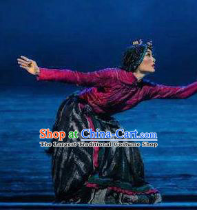 Chen Ai Luo Ding Chinese Tibetan Nationality Dress Stage Performance Dance Costume and Headpiece for Women