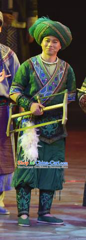 Huang Si Jie Chinese Tujia Minority Green Clothing Stage Performance Dance Costume and Headpiece for Men