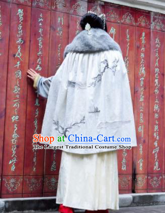 Traditional Chinese Ming Dynasty Princess White Cloak Ancient Embroidered Costume for Women