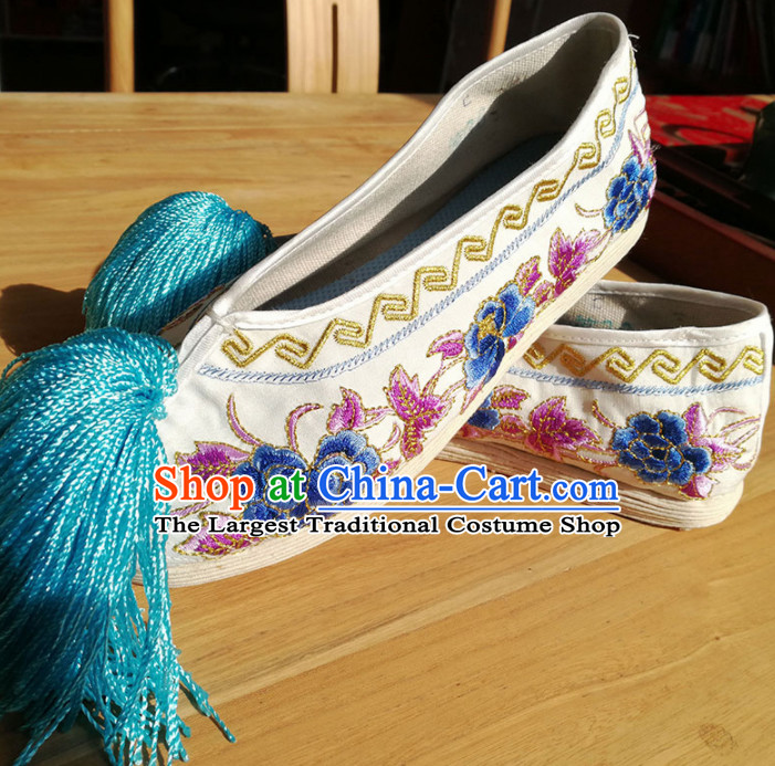 Chinese Traditional Beijing Opera White Satin Shoes Ancient Princess Hanfu Embroidered Shoes for Adults