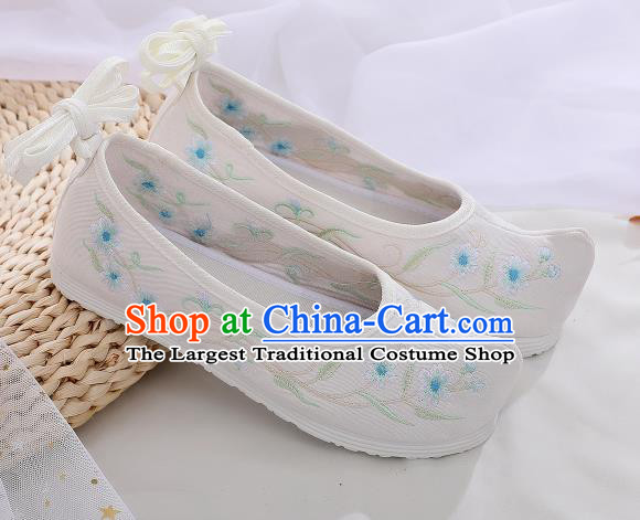 Asian Chinese Traditional Embroidered Frangipani White Shoes Hanfu Shoes National Cloth Shoes for Women