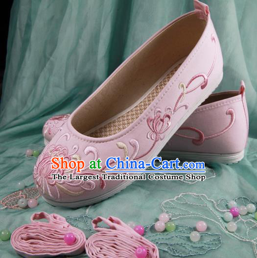 Chinese Handmade Embroidered Chrysanthemum Pink Cloth Shoes Traditional Ming Dynasty Hanfu Shoes Princess Shoes for Women