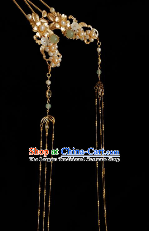 Chinese Ancient Empress Green Chalcedony Pearls Hairpins Hair Accessories Handmade Ming Dynasty Hanfu Golden Tassel Hair Stick