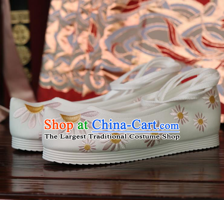 Handmade White Cloth Shoes China Embroidered Daisy Shoes Princess Shoes Opera Shoes