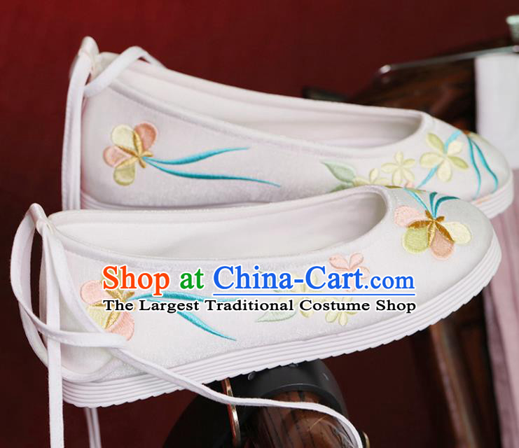 China Beijing White Satin Shoes Handmade Hanfu Shoes Princess Shoes Embroidered Shoes Women Shoes