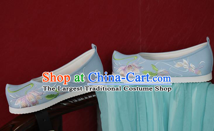 China Princess Shoes Women Shoes Handmade Hanfu Shoes Light Blue Cloth Shoes Embroidered Epiphyllum Shoes