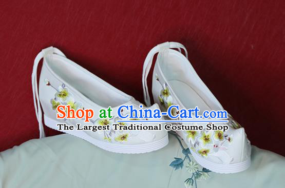 China Embroidered Pear Flowers Rabbit Shoes Hanfu White Bow Shoes Princess Shoes Handmade Cloth Shoes