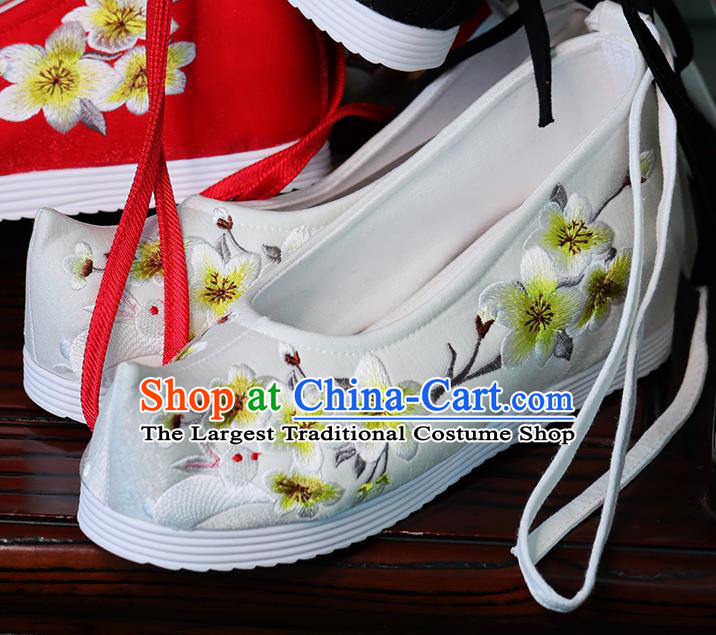 China Embroidered Pear Flowers Rabbit Shoes Hanfu White Bow Shoes Princess Shoes Handmade Cloth Shoes