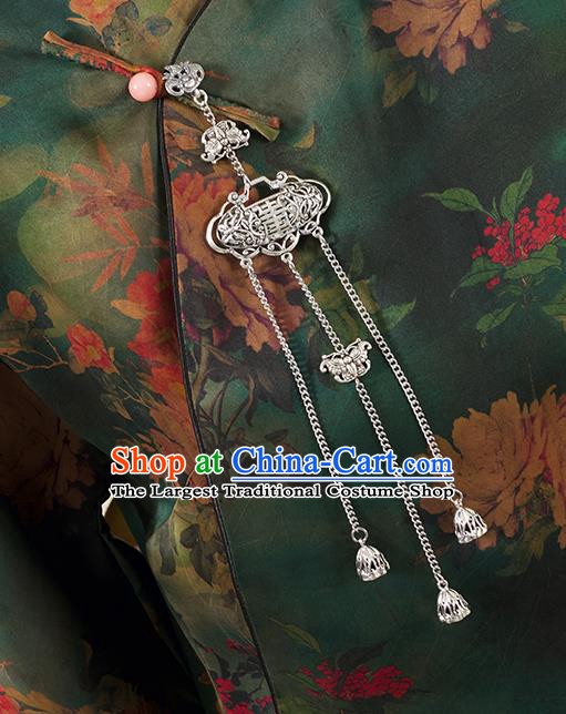 China Traditional Cheongsam Accessories Classical Carving Butterfly Brooch Tassel Pendant