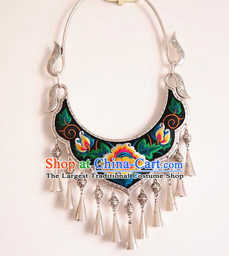 China National Silver Longevity Lock Handmade Embroidered Necklace Miao Ethnic Folk Dance Accessories