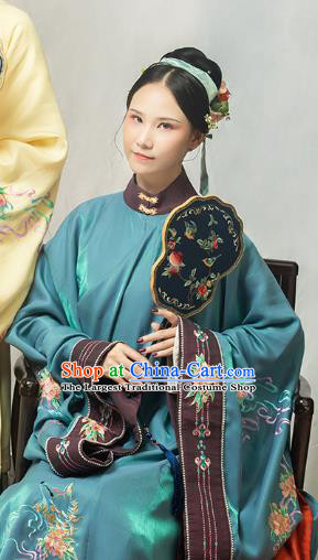 China Traditional Ming Dynasty Court Woman Hanfu Clothing Ancient Imperial Concubine Embroidered Gown and Skirt