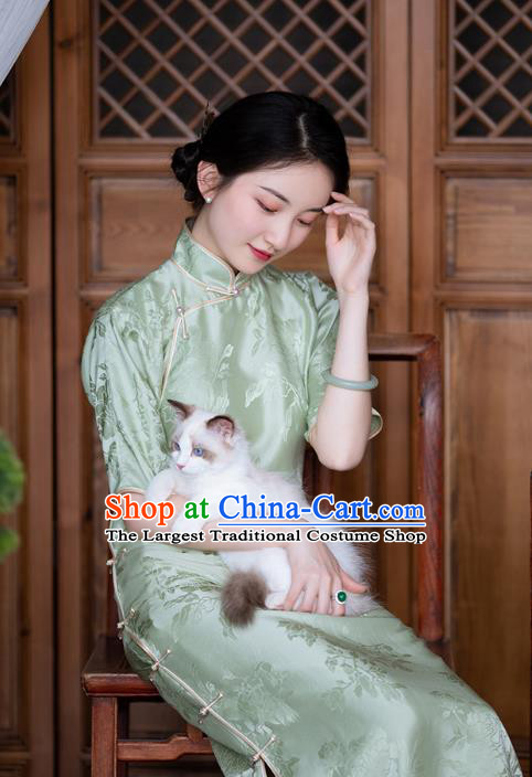 China Traditional Costume Light Green Silk Cheongsam Classical Qipao Dress