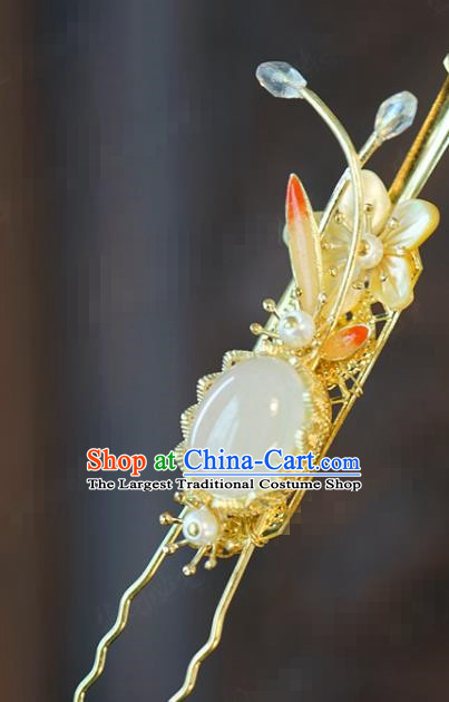 China Traditional Wedding Shell Plum Hair Stick Xiuhe Suit Hair Accessories Bride Chalcedony Hairpin