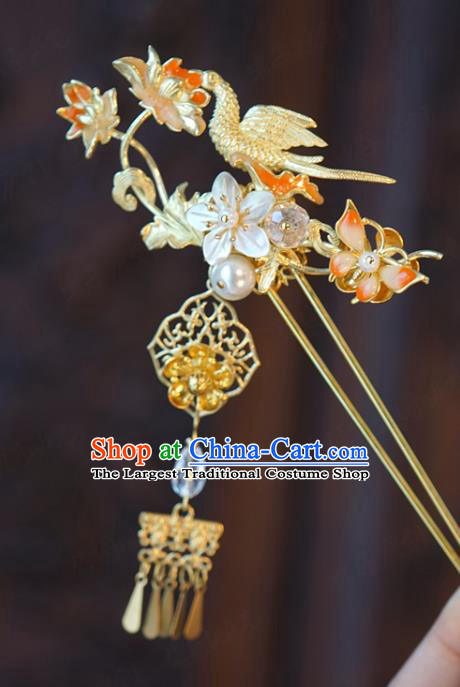 China Traditional Xiuhe Suit Hair Accessories Wedding Lotus Hair Stick Bride Golden Bird Tassel Hairpin