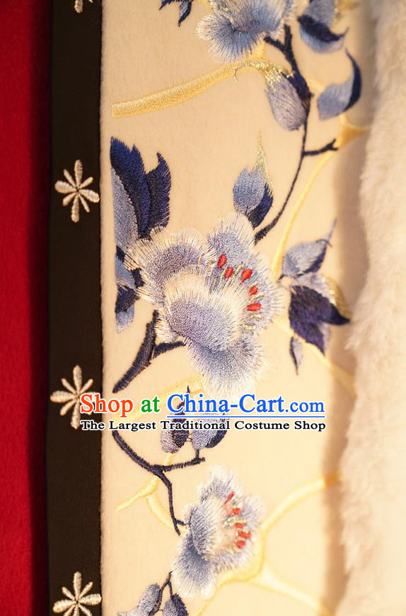 China Traditional Ming Dynasty Empress Embroidered Cloak Ancient Noble Woman Costume Winter Red Woolen Cape