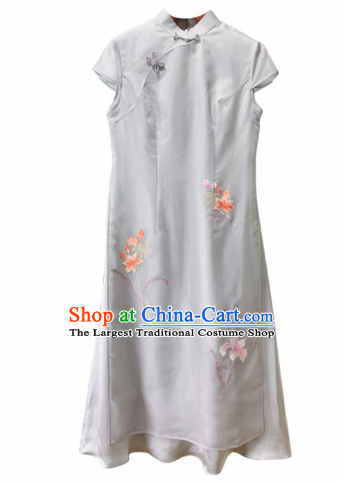Traditional Chinese National Graceful Embroidered White Silk Cheongsam Tang Suit Qipao Dress for Women