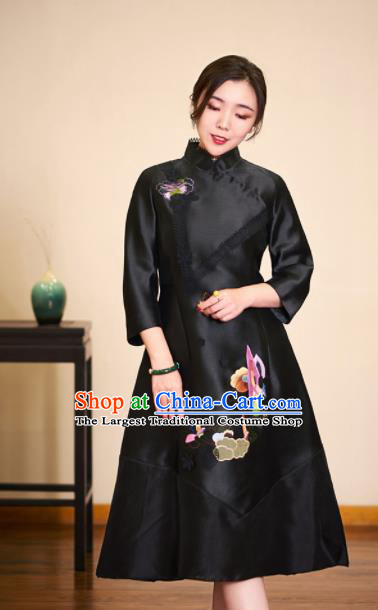 Traditional Chinese Black Cheongsam Embroidered Silk Qipao Dress for Women