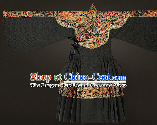 Traditional Chinese Ming Dynasty Swordsman Black Embroidered Robe Ancient Emperor Costumes for Men