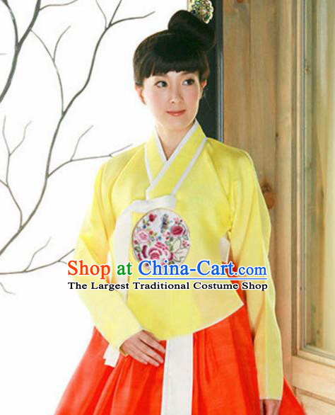 Korean Traditional Hanbok Garment Yellow Blouse and Red Dress Asian Korea Fashion Costume for Women