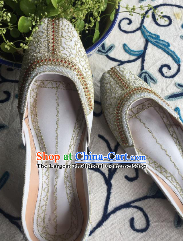 Asian India Traditional Bride Embroidered White Leather Shoes Indian Handmade Shoes for Women