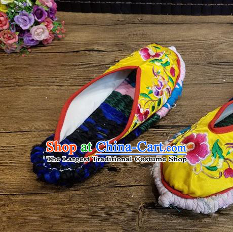 Traditional Chinese Embroidered Flowers Yellow Satin Slippers Handmade Ethnic National Shoes Hanfu Shoes for Women