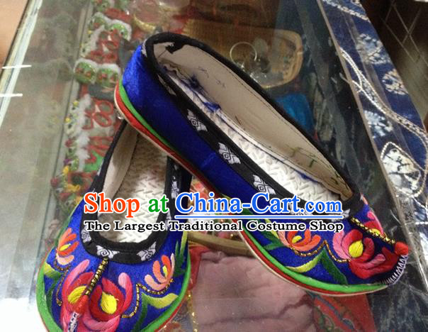 Traditional Chinese Wedding Blue Embroidered Chrysanthemum Shoes Princess Shoes National Shoes Hanfu Shoes for Women