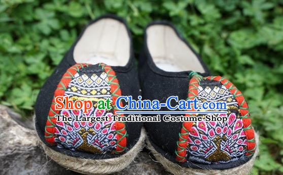 Traditional Chinese Yunnan Ethnic Black Embroidered Shoes Handmade National Shoes Hanfu Dress for Women