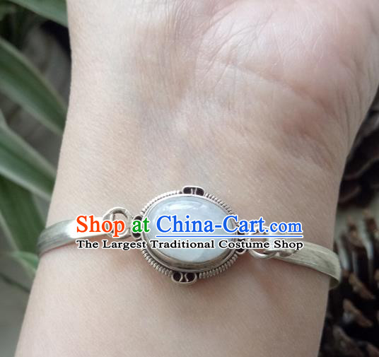Chinese Zang Nationality Moonstone Carving Silver Bracelet Handmade Traditional Tibetan Ethnic Jewelry Accessories for Women