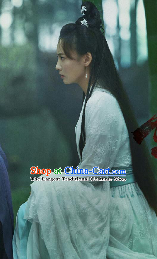 Chinese Ancient Demon Female Swordsman Chi Xiaotai White Hanfu Dress Historical Drama Listening Snow Tower Costume and Headpiece for Women