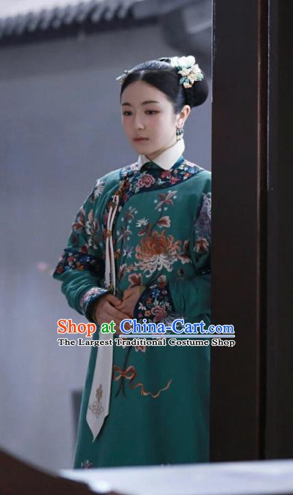 Chinese Ancient Garment Manchu Thirteen Rani Apparels Green Qipao Dress and Hair Accessories Drama Dreaming Back to the Qing Dynasty Ming Wei Costumes
