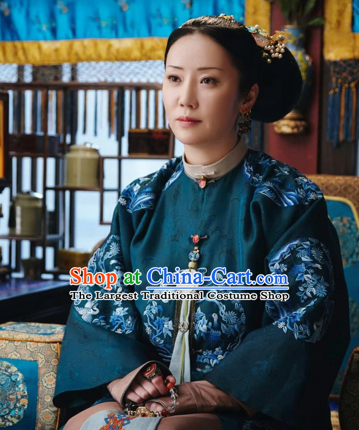 Chinese Ancient Royal Rani Apparels Garment Court Manchu Green Qipao Dress and Headpieces Drama Dreaming Back to the Qing Dynasty Court Costumes