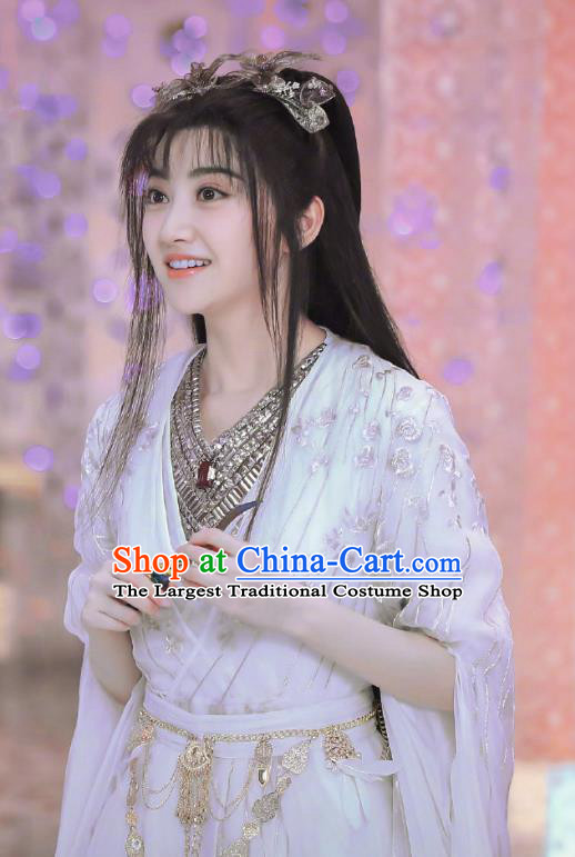 Chinese Wuxia Drama Ancient Swordswoman White Garment and Hair Accessories The King of Blaze Apparels Qian Mei Jing Tian Costumes Apparels