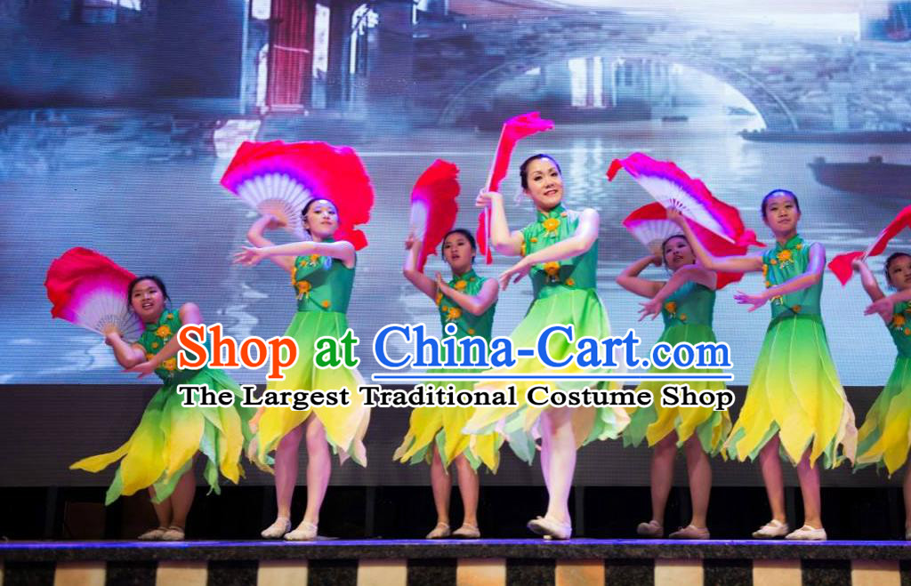 Chinese A Thousand Reds Fan Dance Green Dress Traditional Classical Dance Stage Performance Costume for Women