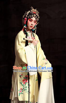 Chinese Kun Opera The Peach Blossom Fan Young Female Role Li Xiangjun Dress Apparels Peking Opera Hua Tan Garment Costumes and Headdress