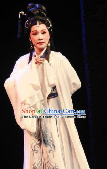 Tong Que Tai Chinese Shaoxing Opera Young Beauty Apparels Costumes and Headpieces Yue Opera Hua Tan Diao Chan White Dress Garment