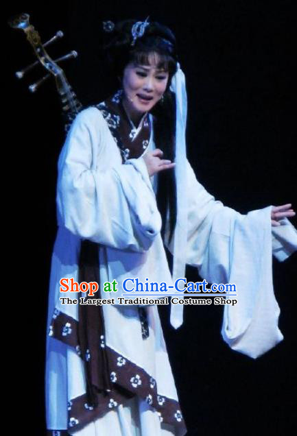 Chinese Kun Opera Distress Maiden White Dresses The Story of Pipa Peking Opera Actress Garment Apparels Costumes and Headpieces