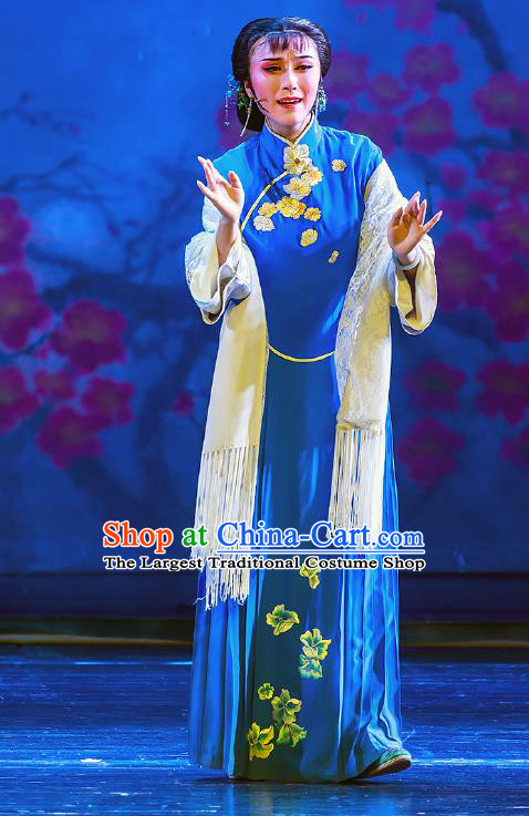 Chinese Shaoxing Opera Republic of China Lady Apparels Costumes and Headpieces The Family Yue Opera Young Mistress Dress Garment