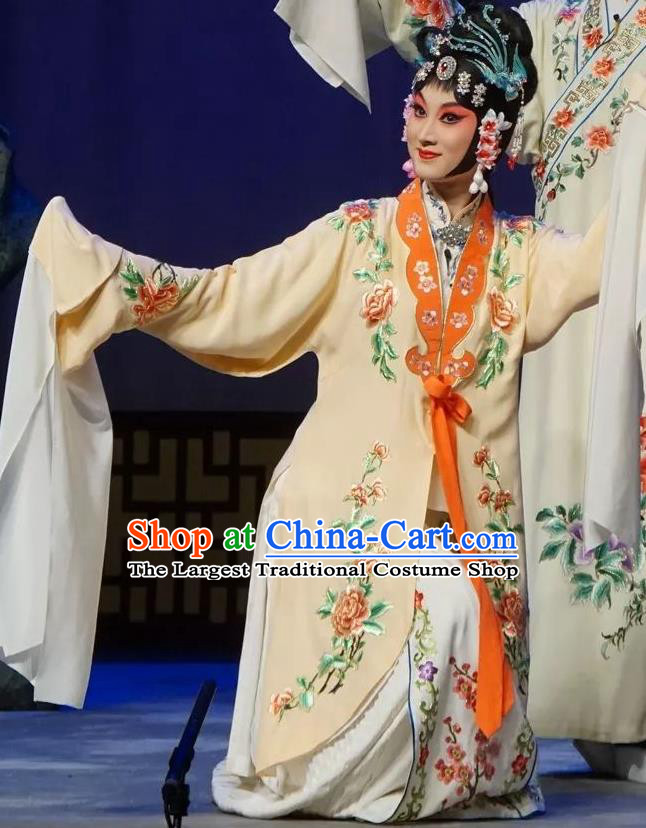 Chinese Kun Opera Noble Lady Dress Costumes and Headdress On A Wall and Horse Kunqu Opera Diva Li Qianjun Garment Apparels